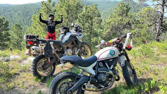 Motos