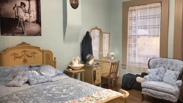 brothelroom.jpg