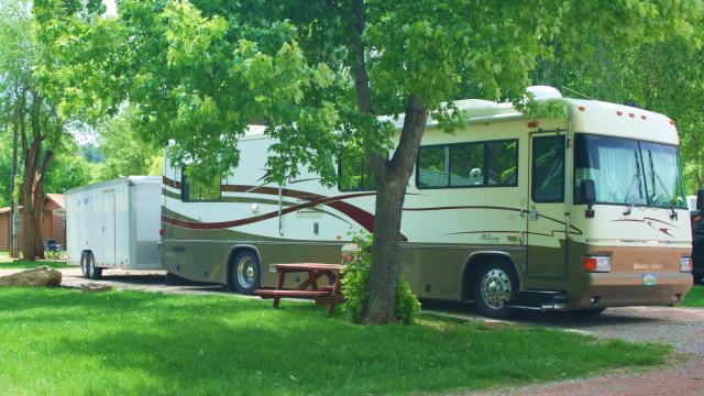 Lake Park Campground & Cottages