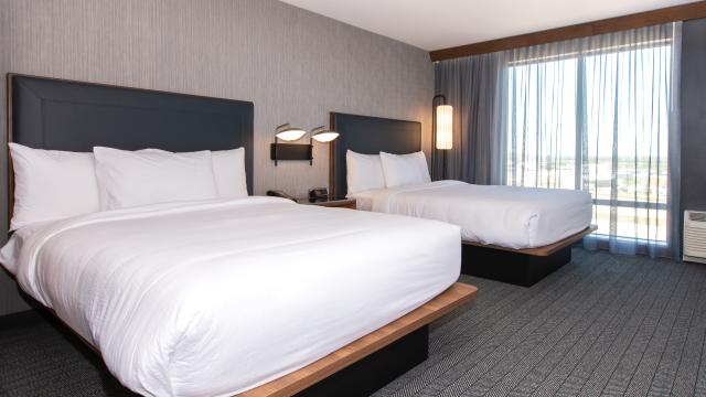 courtyardbymarriott-rapidcitysd-twoqueenguestroom.jpg