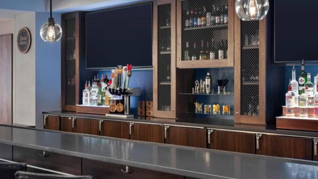 Four Points Bar