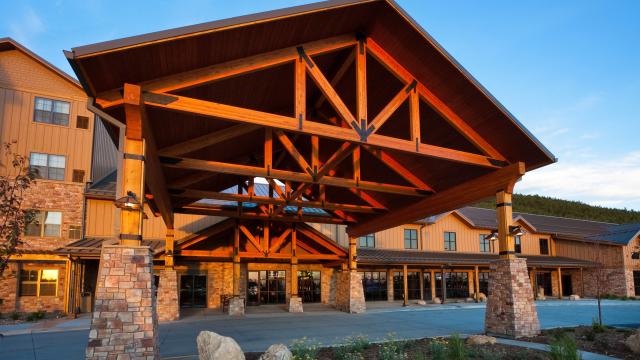 lodge-deadwood1.jpg