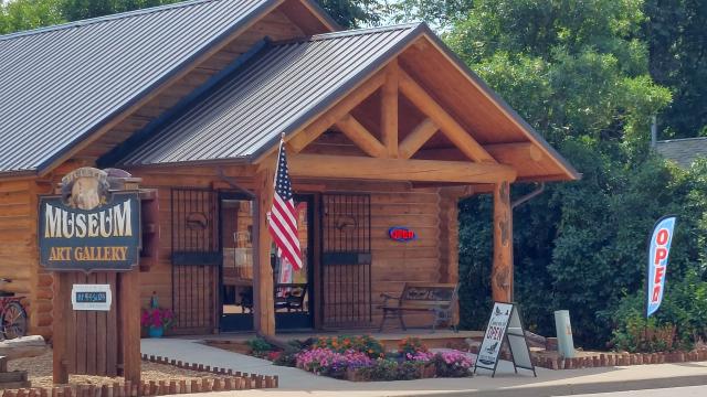 Hulett Museum Entrance