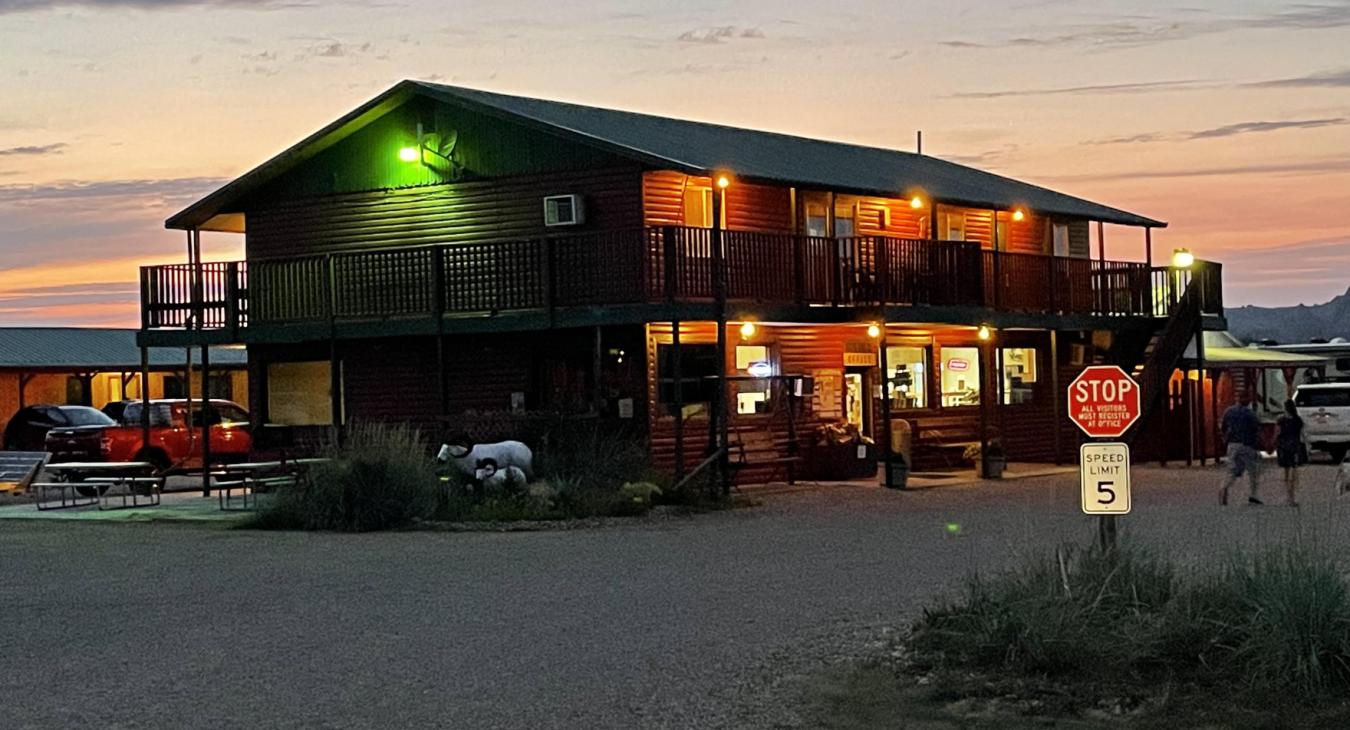 Badlands Hotel & Campground