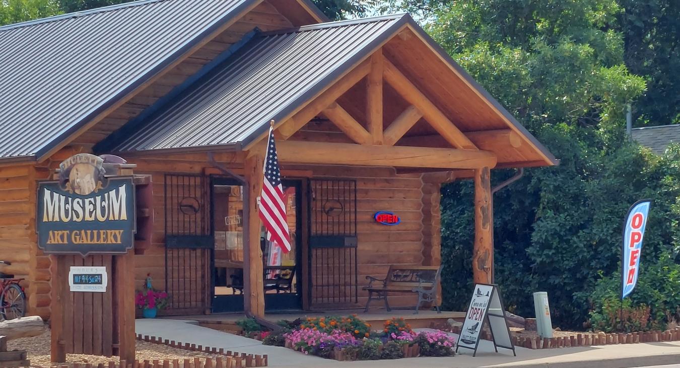 Hulett Museum Entrance